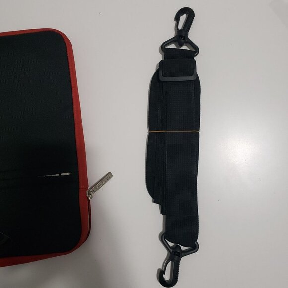 New Hseok Laptop Shoulder Bag in Black/Red‎ - Picture 6 of 12